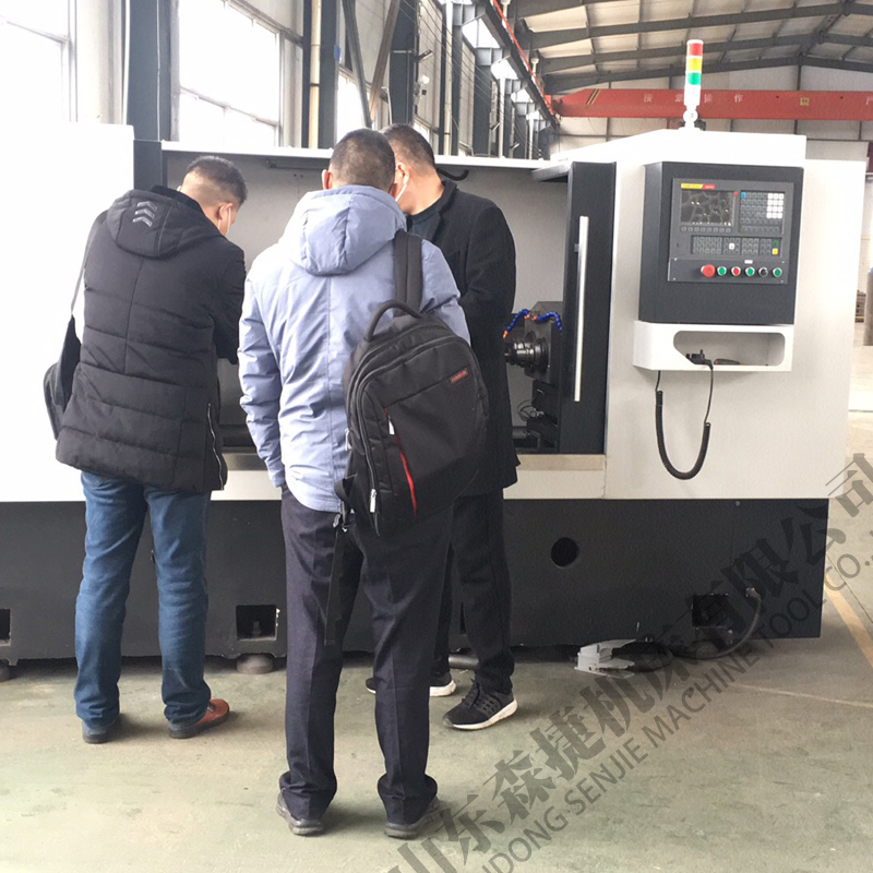 四川客戶劉總來考察軸類銑打機