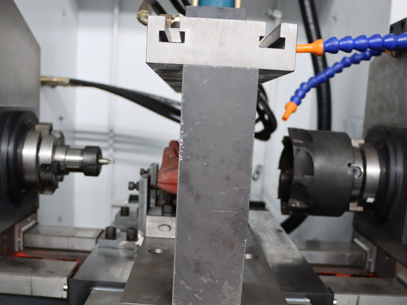 E型栓數(shù)控專機細節(jié)