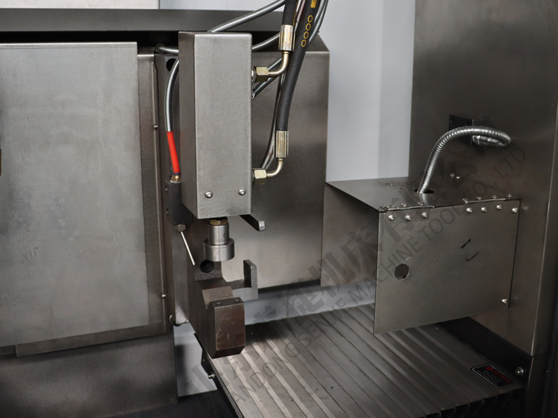 立式刮端面打中心孔銑打機細節(jié)