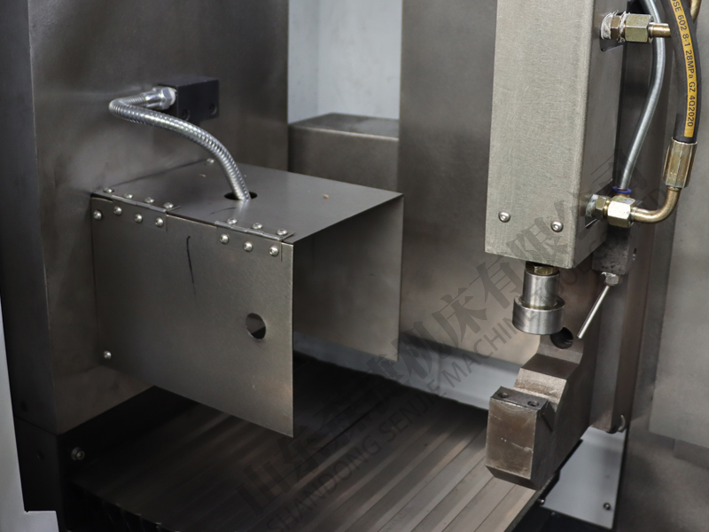 立式刮端面打中心孔銑打機細節(jié)