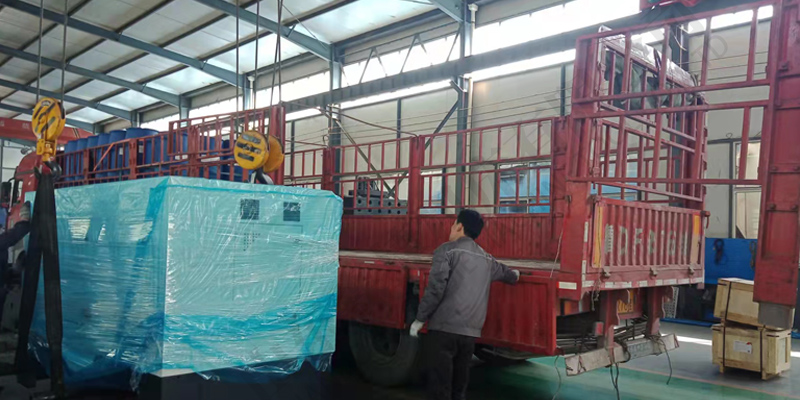 立式刮端面打中心孔銑打機裝車發(fā)貨