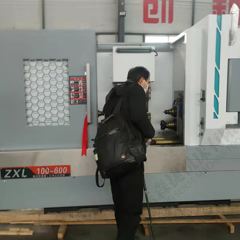 青島客戶于總、王總來森捷公司考察數控立式車床設備