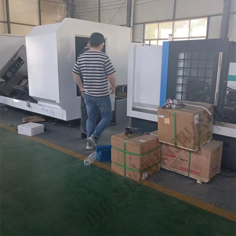 濟寧李總來公司考察數控車床還有斜式銑打機