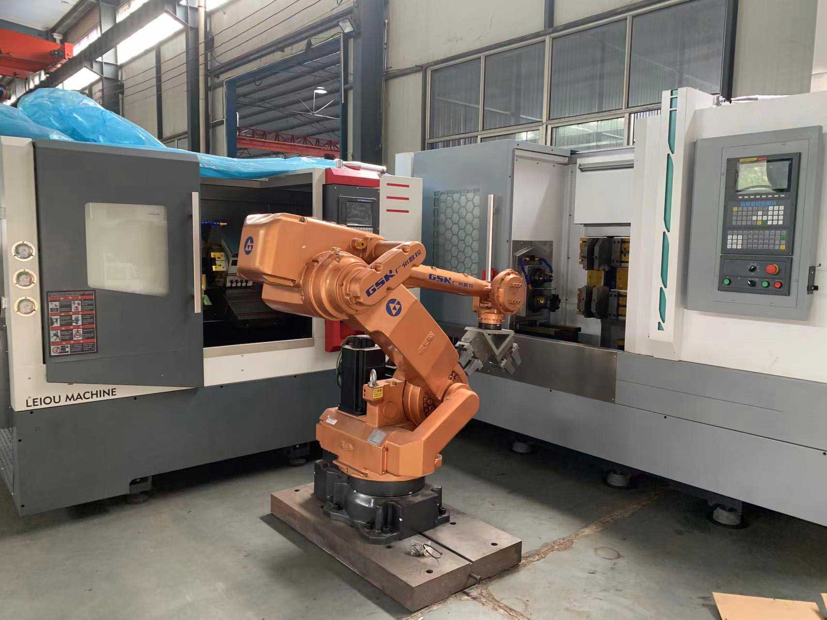 立式銑打機搭配機械手靜態效果