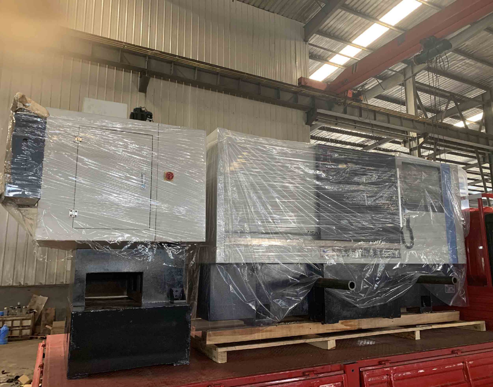 客戶定制的兩臺機器銑打機和鉆床發貨啦