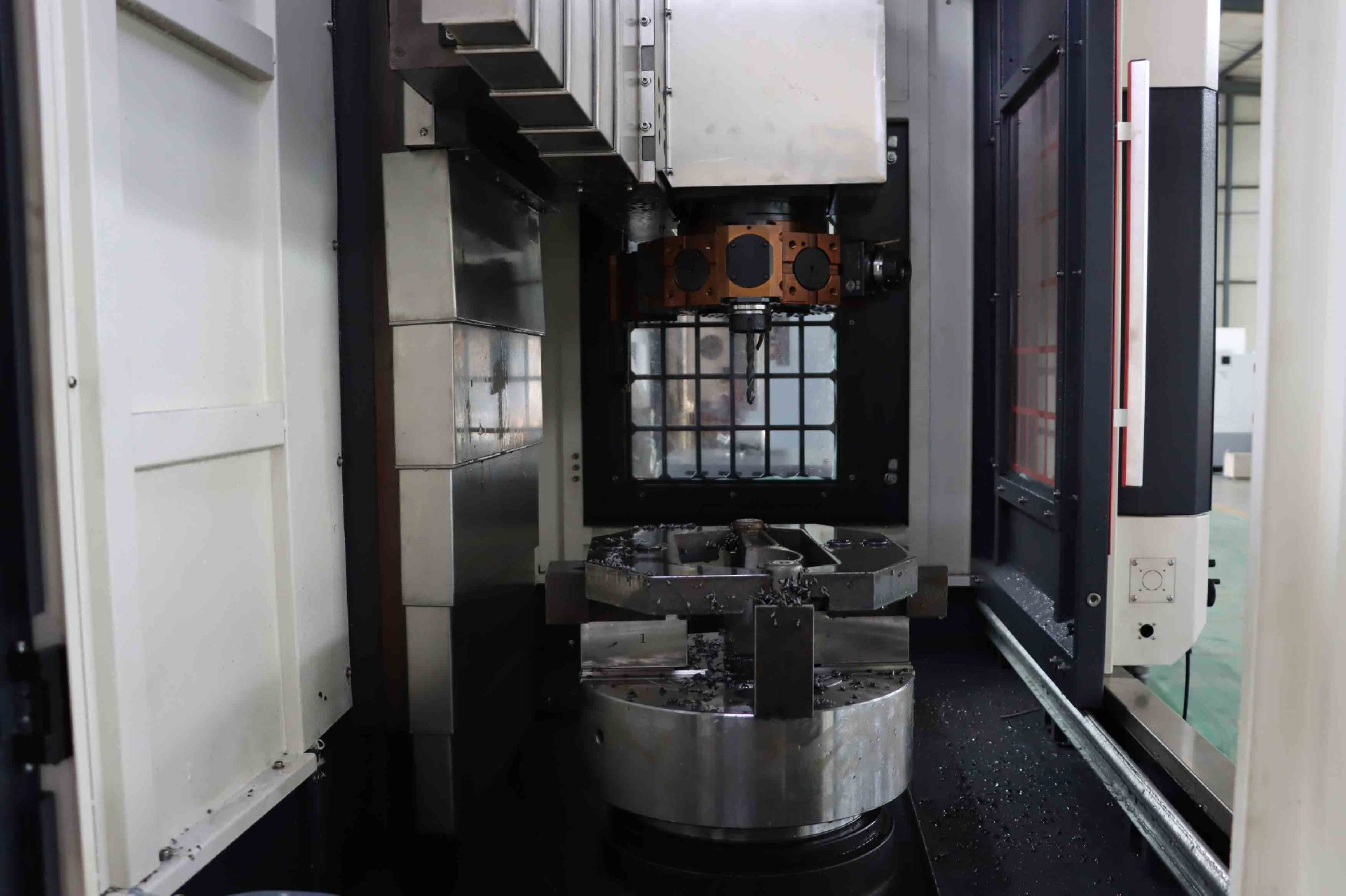 客戶定制了一臺(tái)650數(shù)控立車正在進(jìn)行試件