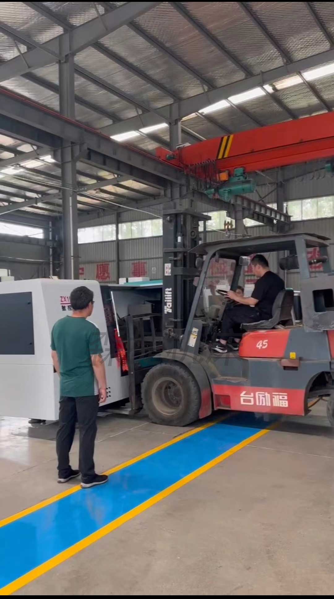 江蘇客戶定制了一臺zx100-500數控銑鉆專機正在發貨中