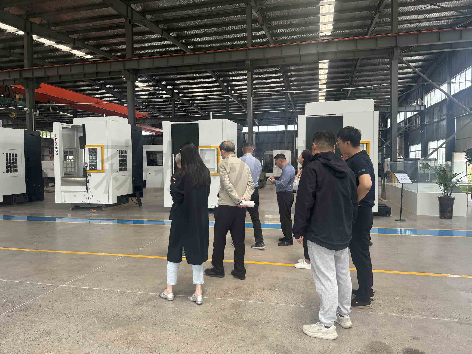 歡迎各位老板蒞臨指導今天是江蘇客戶來公司視察