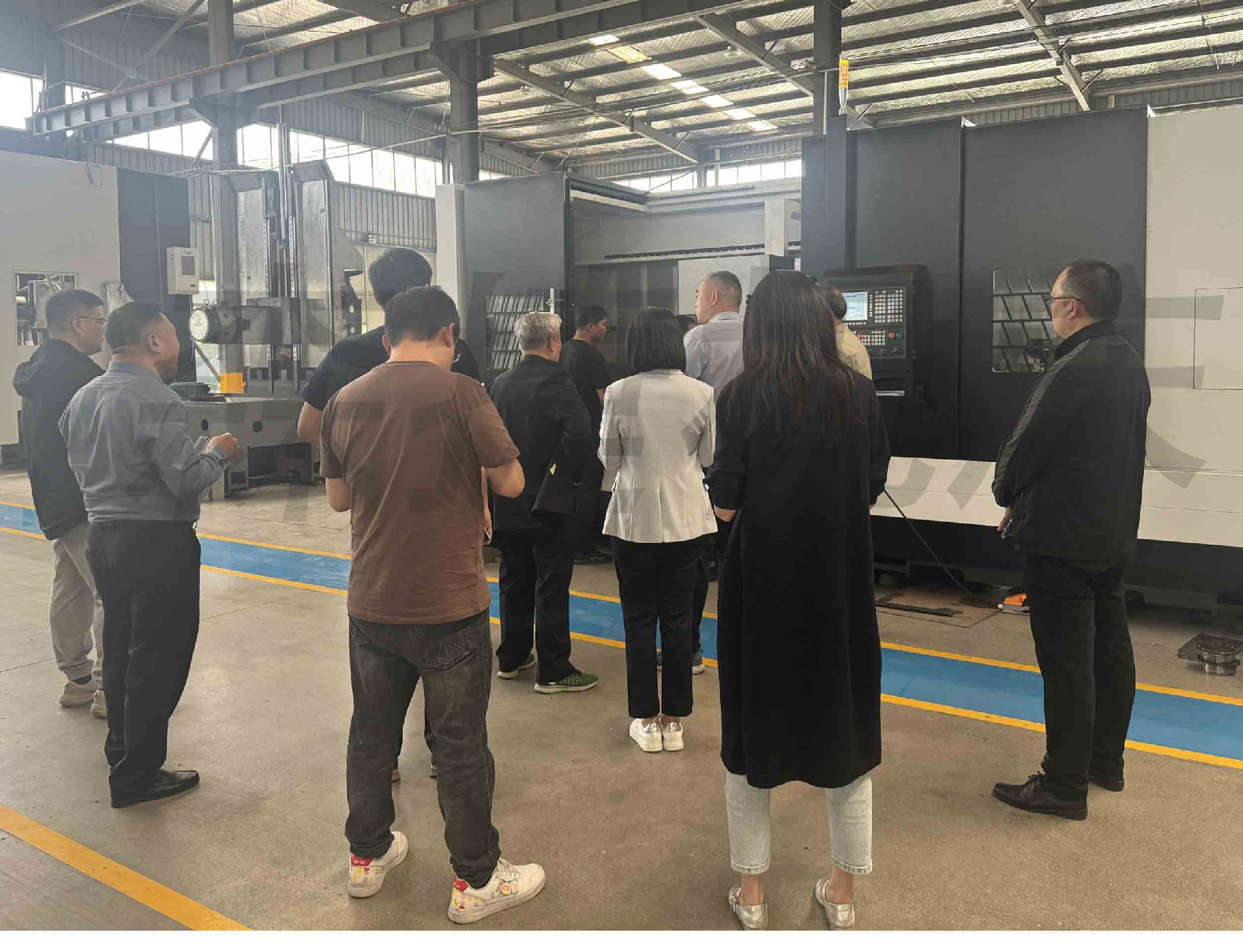 河南客戶來我們公司視察STCK160-2500雙頭車床