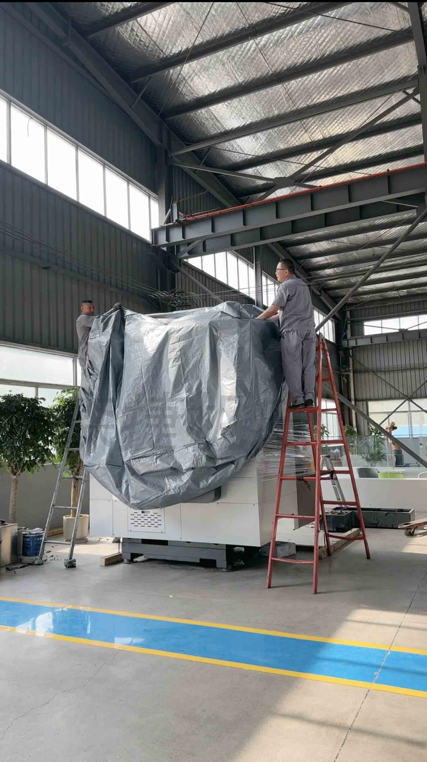 湖北客戶定制的700數控立車打包發貨