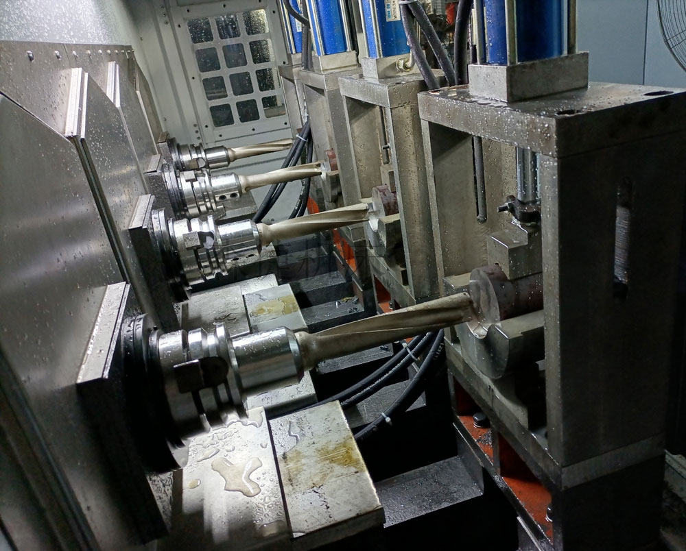 河南客戶定制的鉆孔專機試件當中